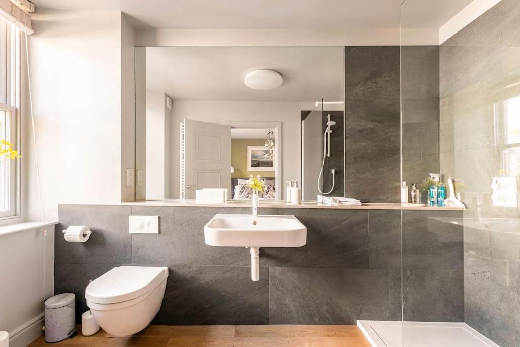 Shamrock, Bowness On Windermere, Superb One Bedroom Apartment With Private Parking Eksteriør billede