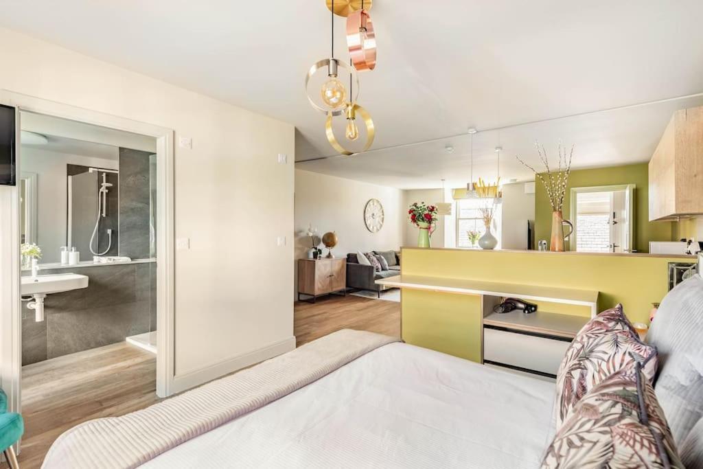Shamrock, Bowness On Windermere, Superb One Bedroom Apartment With Private Parking Eksteriør billede