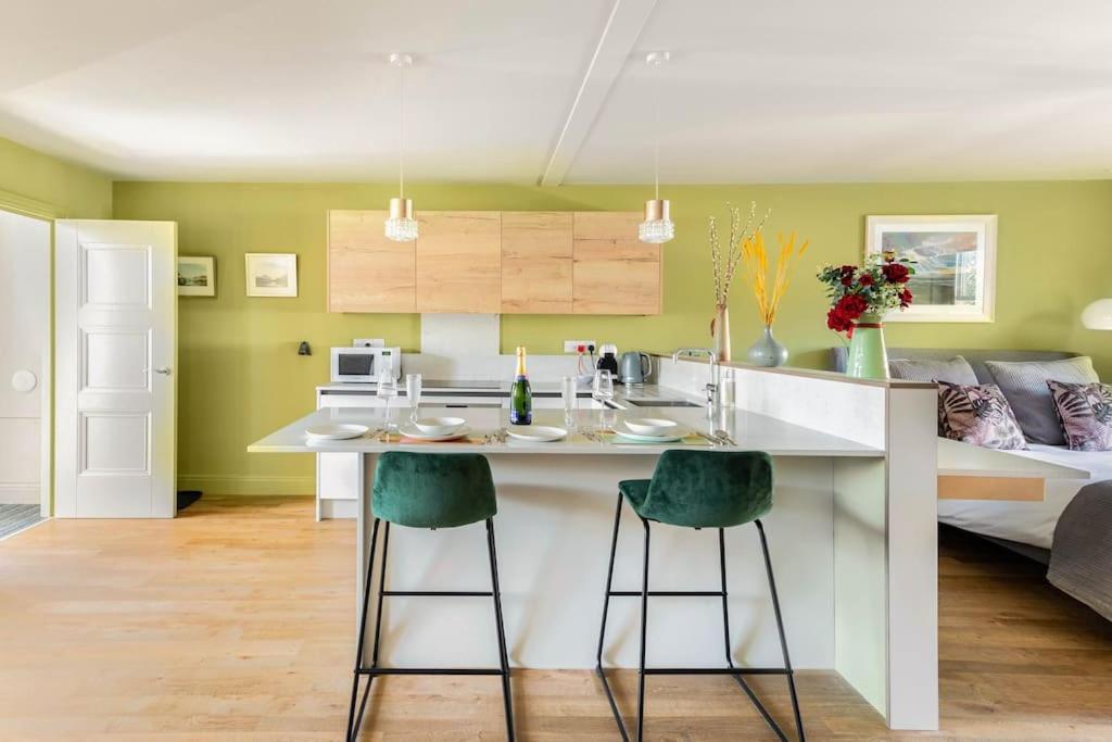 Shamrock, Bowness On Windermere, Superb One Bedroom Apartment With Private Parking Eksteriør billede